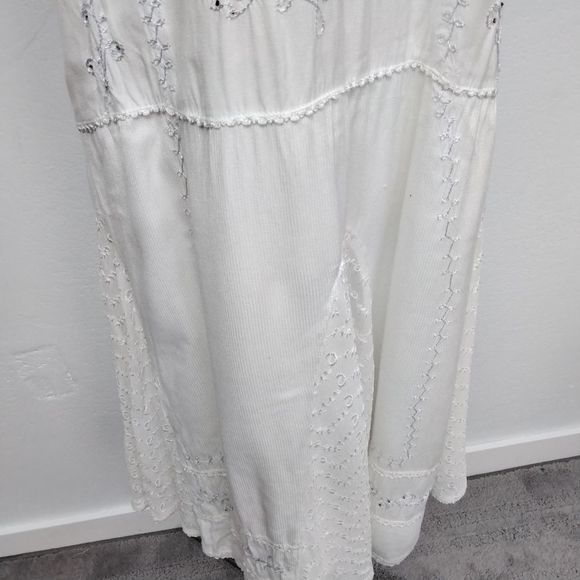 L.S.I. White Drop Waist Embroidered Beaded Sundress. Junior's Size Large. - Picture 4 of 11